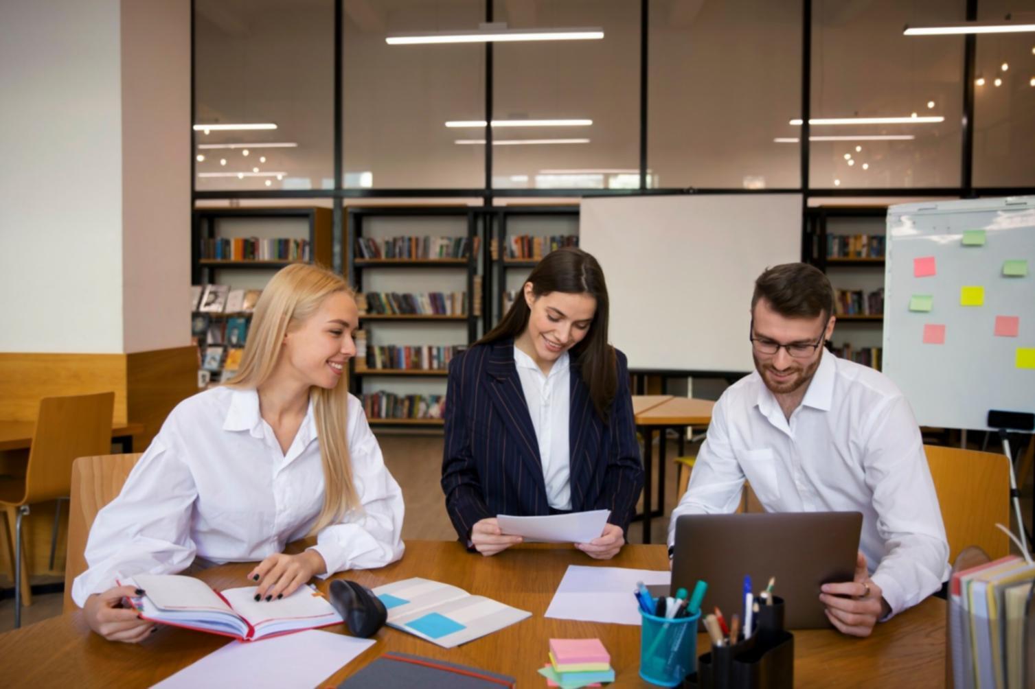 Espace de travail organisé pour l'apprentissage à distance avec budget maîtrisé
